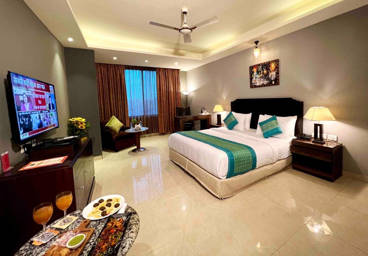 Airport Hotel The Grand Shoba New Delhi Bagian luar foto