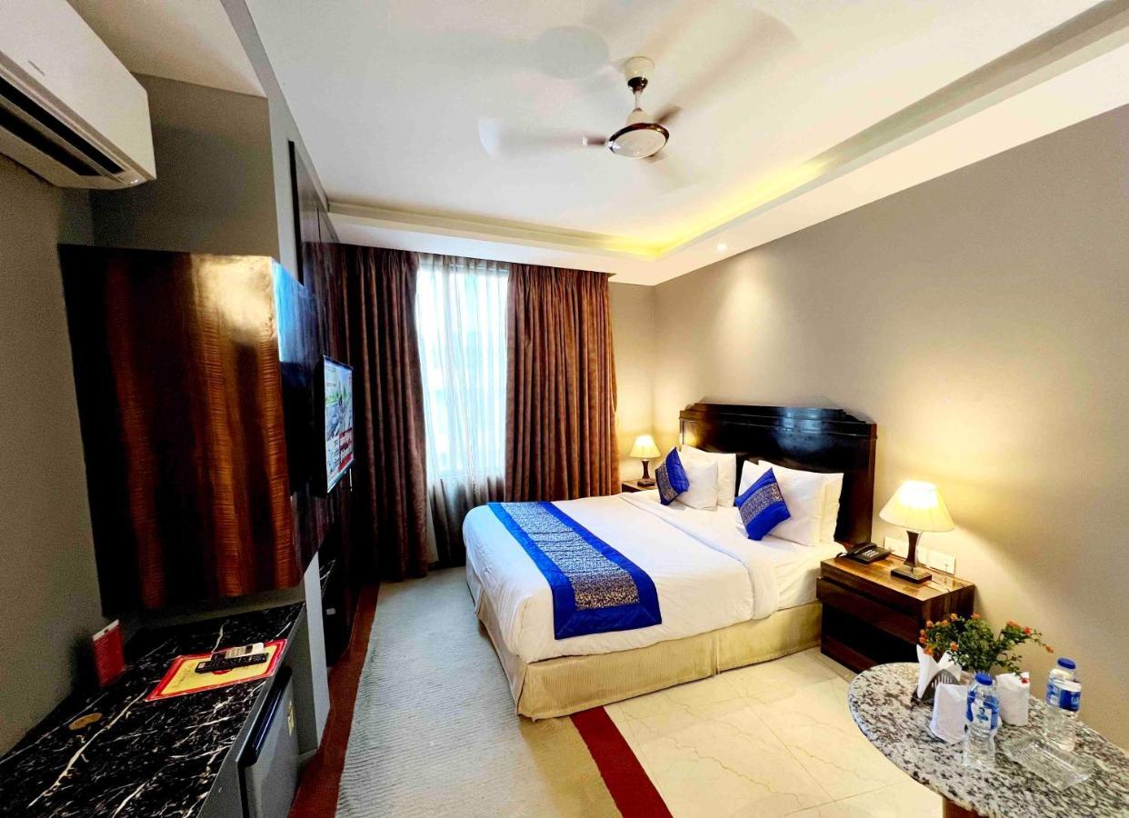 Airport Hotel The Grand Shoba New Delhi Bagian luar foto