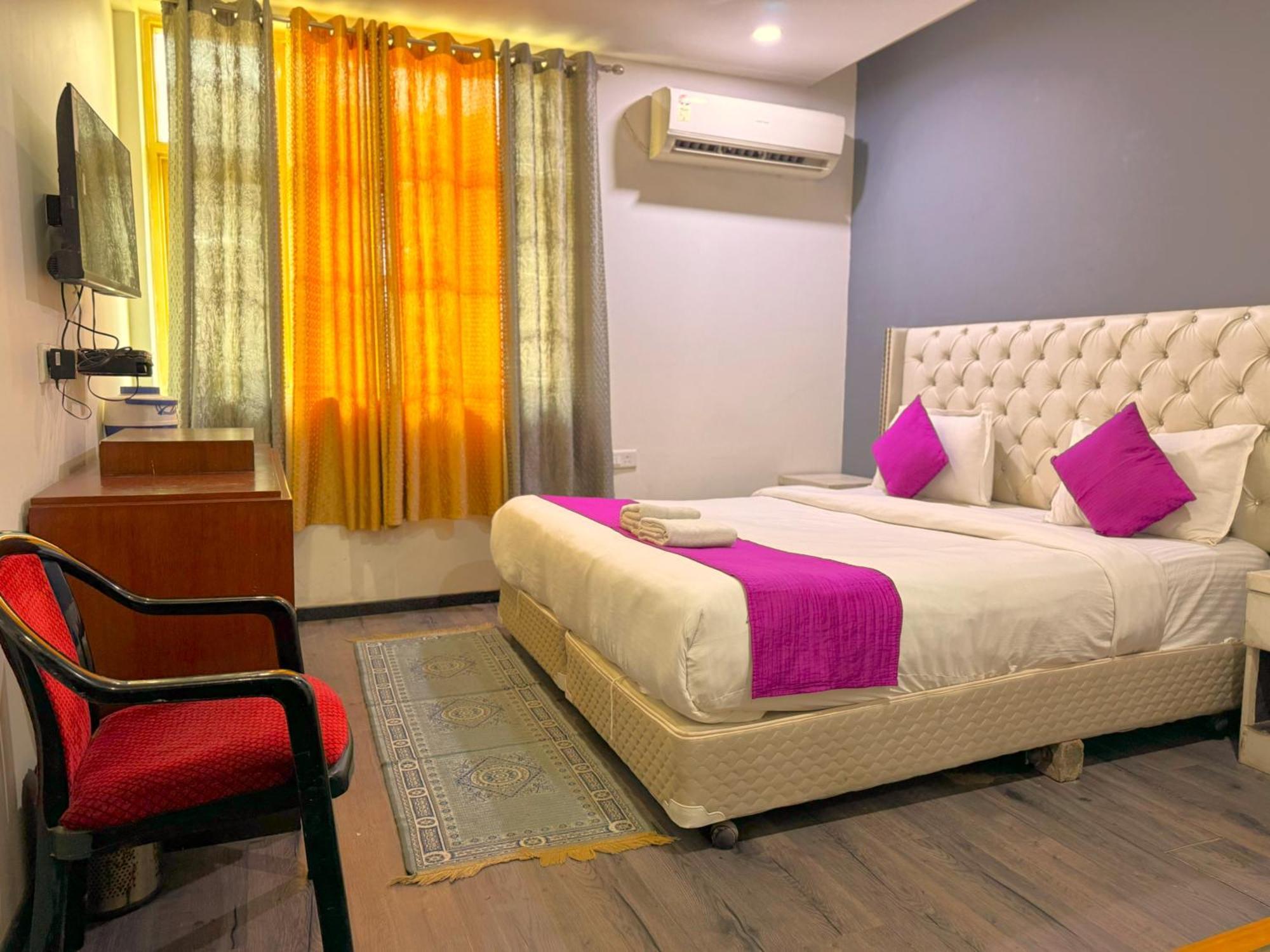 Airport Hotel The Grand Shoba New Delhi Bagian luar foto